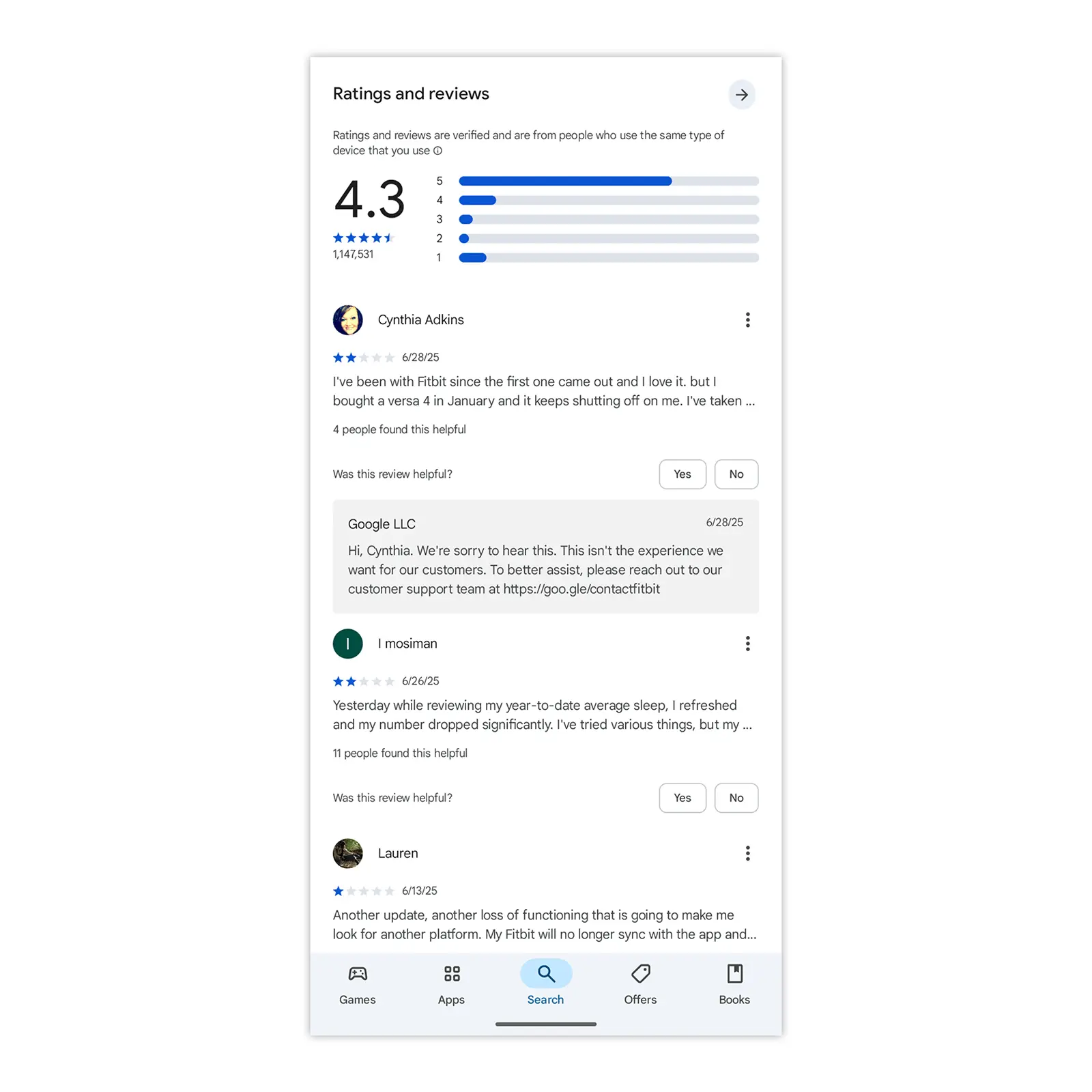 Google Play uygulama sayfasında puanlar ve yorumlar bölümü — örnek arayüz